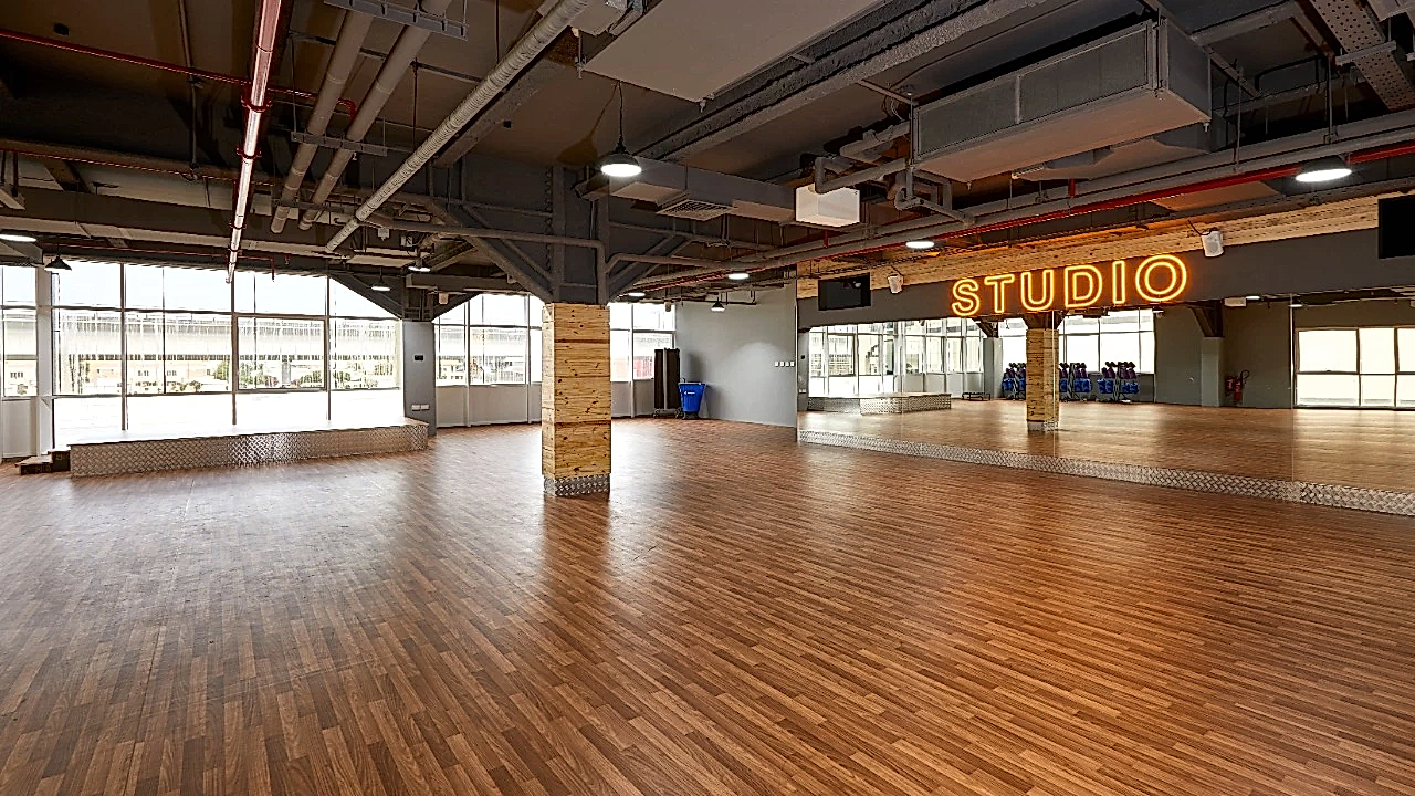 Aq Studio Small