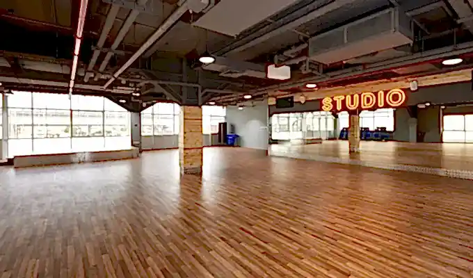 Aq Studio Small